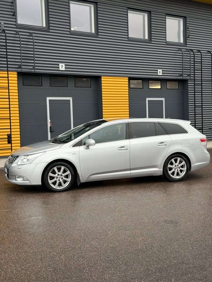 Toyota Avensis 2.2 D-4D 2010, bild 2/10