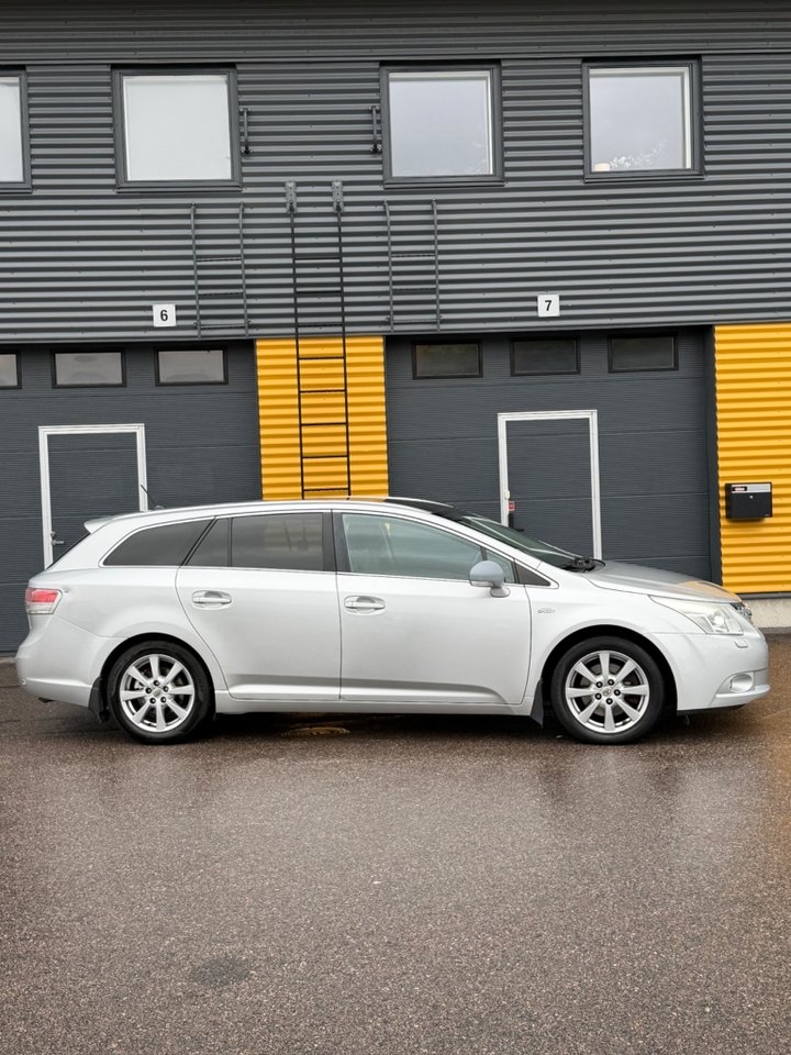 Toyota Avensis 2.2 D-4D 2010, bild 5/10