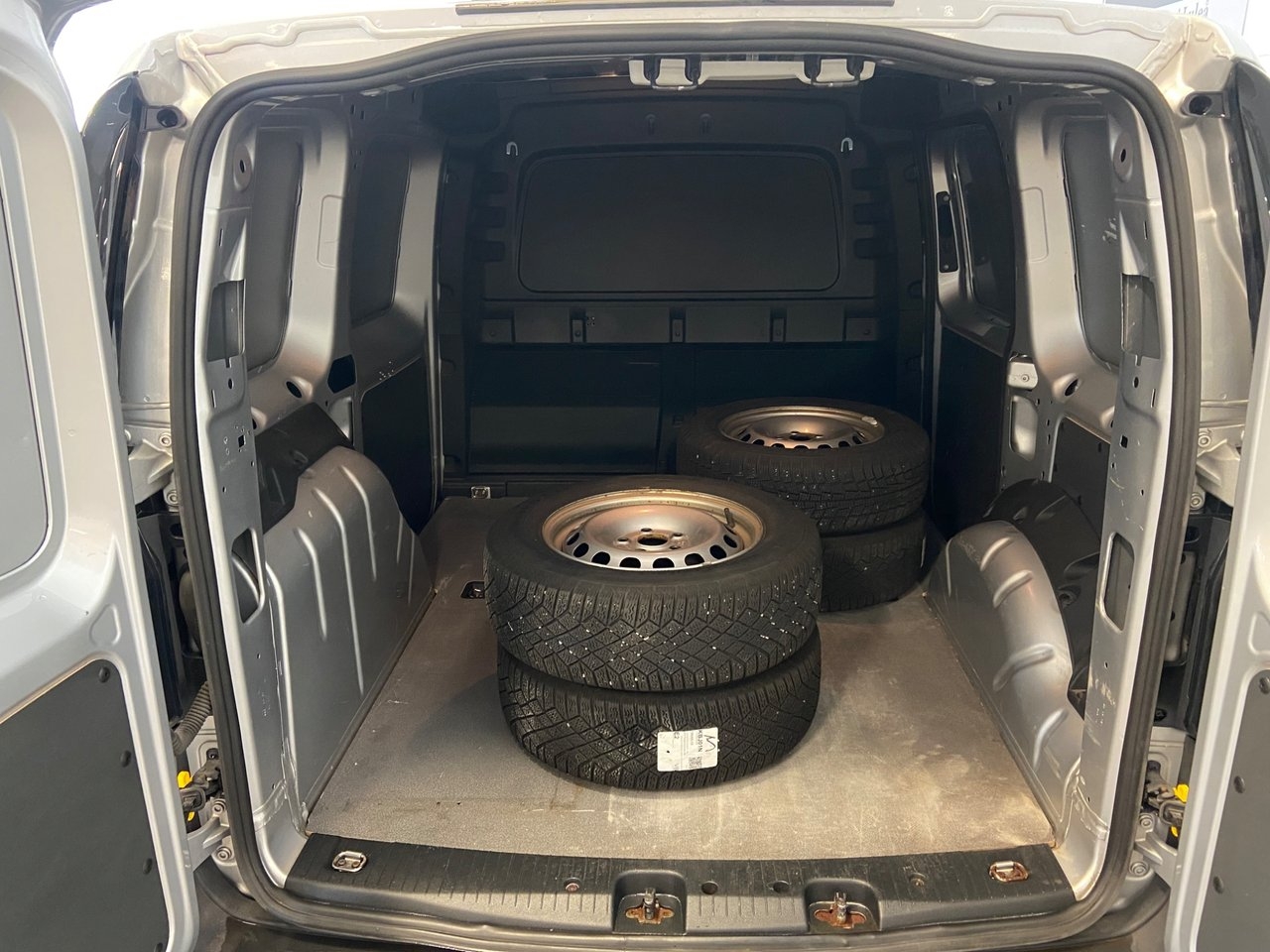 Volkswagen Caddy 2023, bild 5/6