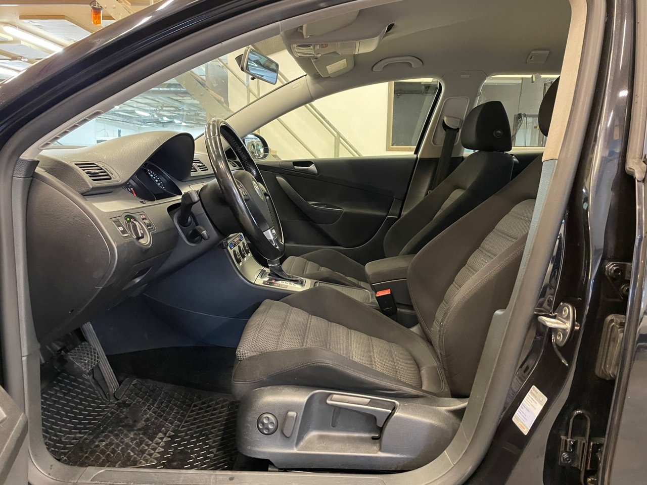 Volkswagen Passat 2.0 TDI DPF Sportline 2009, kuva 10/10