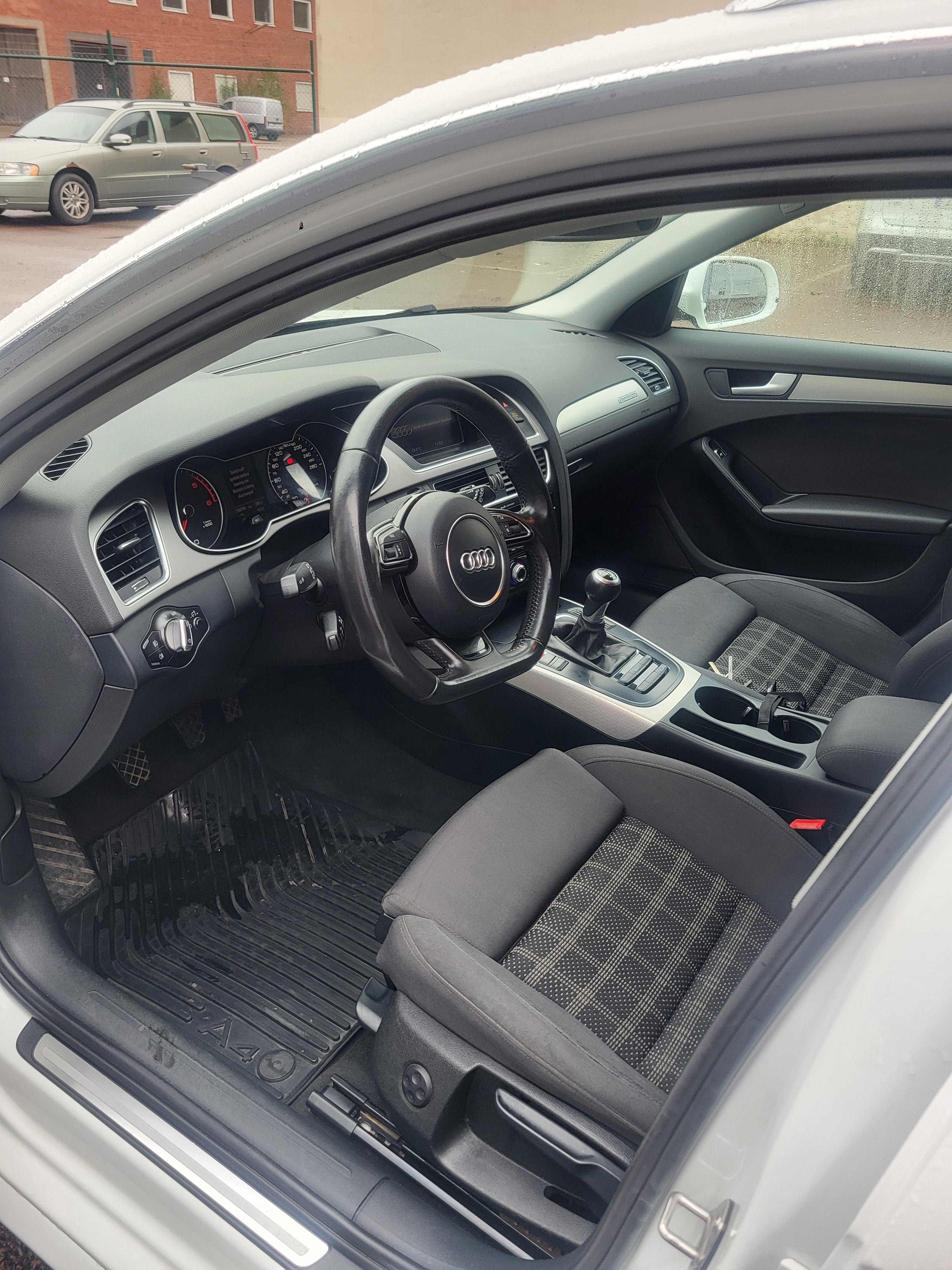 Audi A4 2.0 TDI 2013, bild 3/4