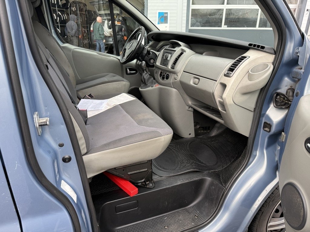 Opel Vivaro Skåpbil 2.9t 2.5 CDTI 2008, bild 7/10