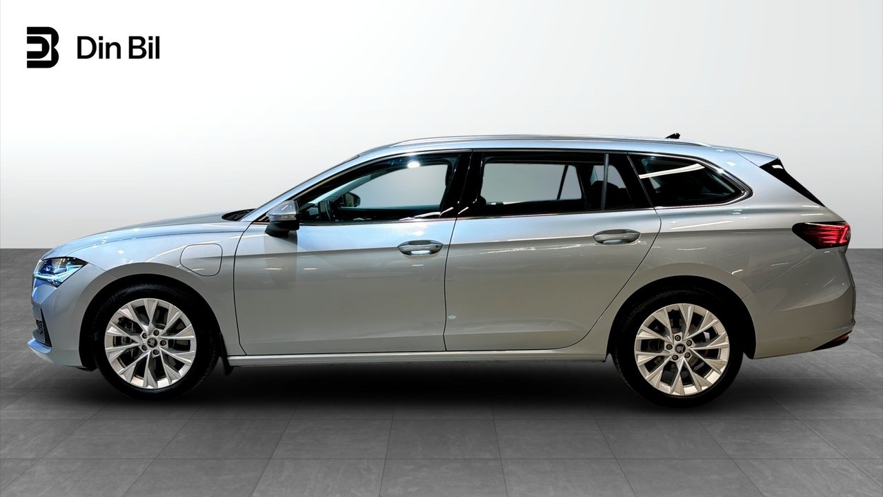 Skoda Superb Selection 2025, bild 2/10