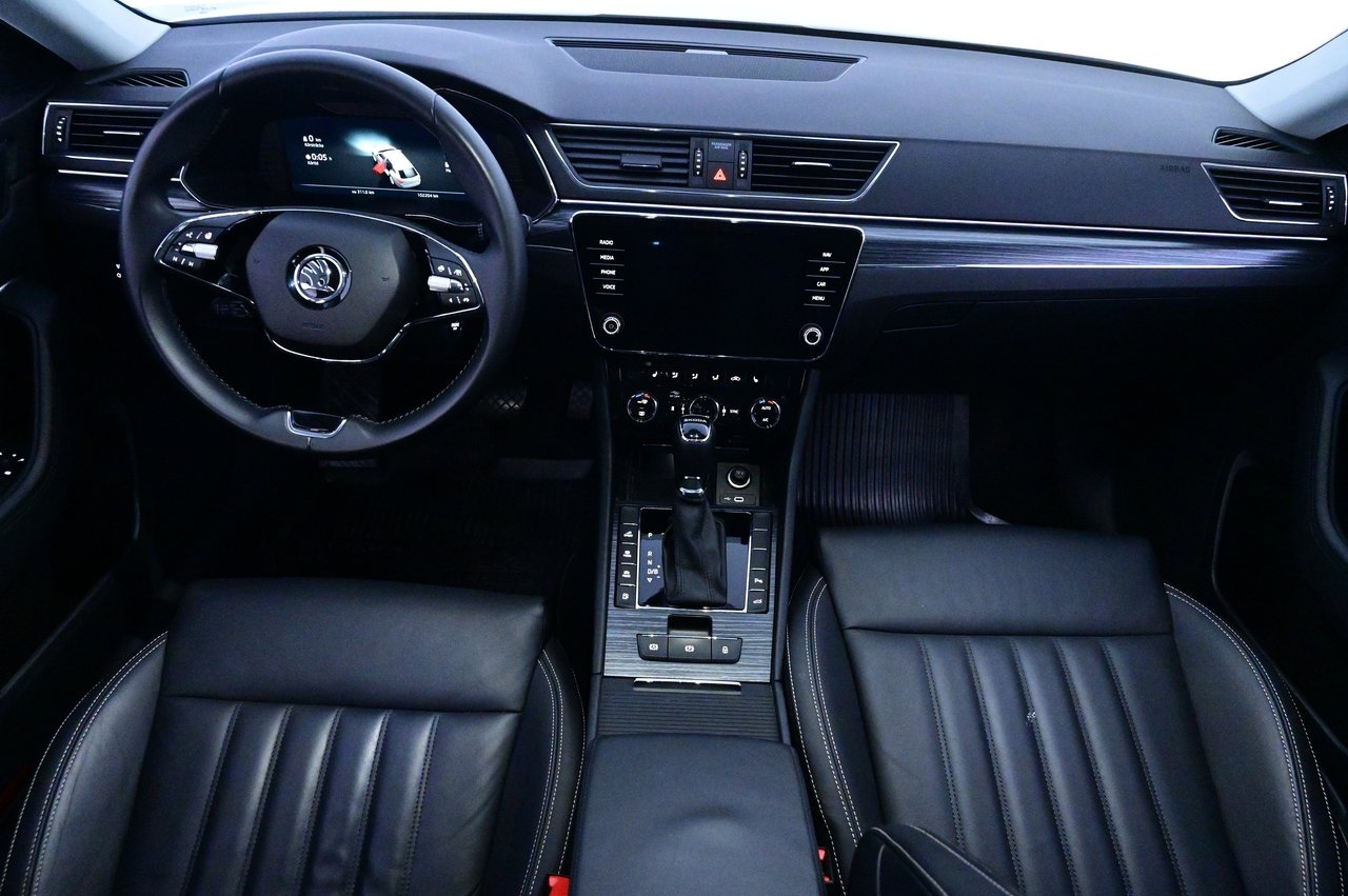 Skoda Superb Business Edition Style Drag 2023, bild 6/10