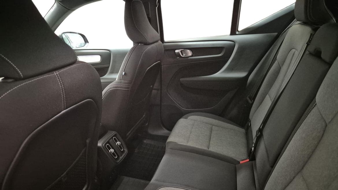 Volvo XC40 B4 Plus Dark 2026, bild 7/10