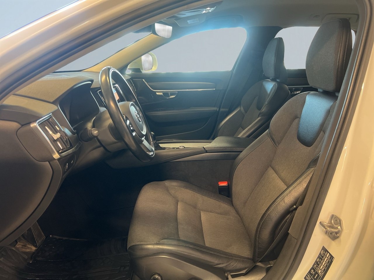 Volvo V90 Cross Country D4 Advanced 2020, bild 7/20