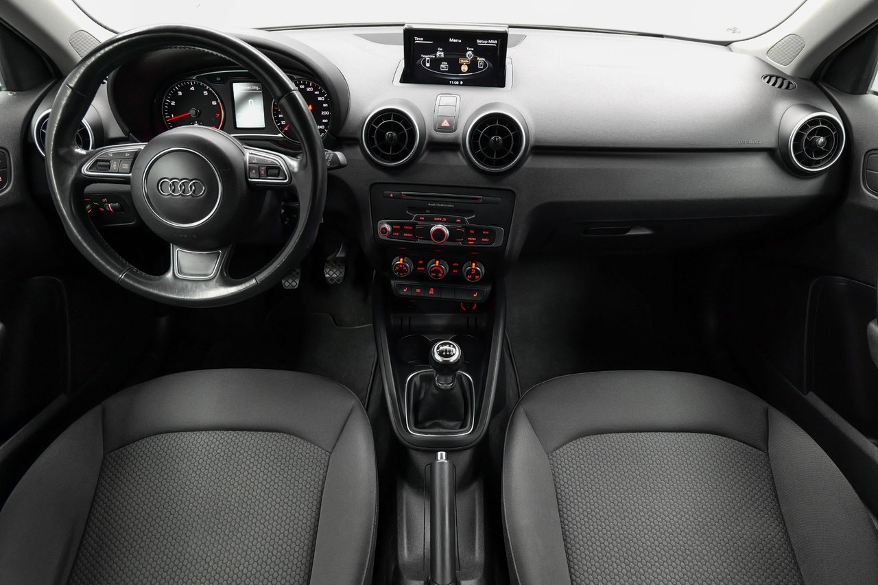 Audi A1 1.4 TFSI Attraction 2017, photo 2/10