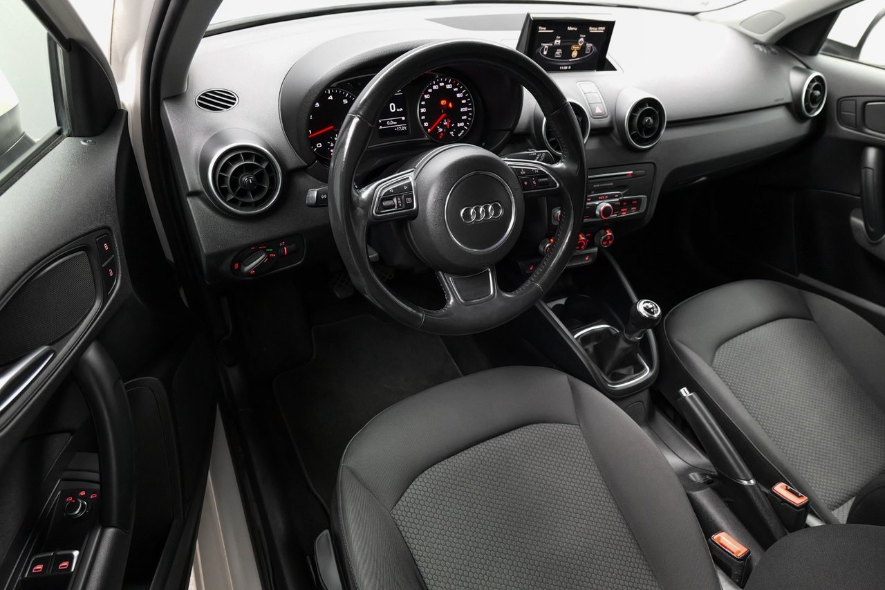 Audi A1 1.4 TFSI Attraction 2017, photo 4/10
