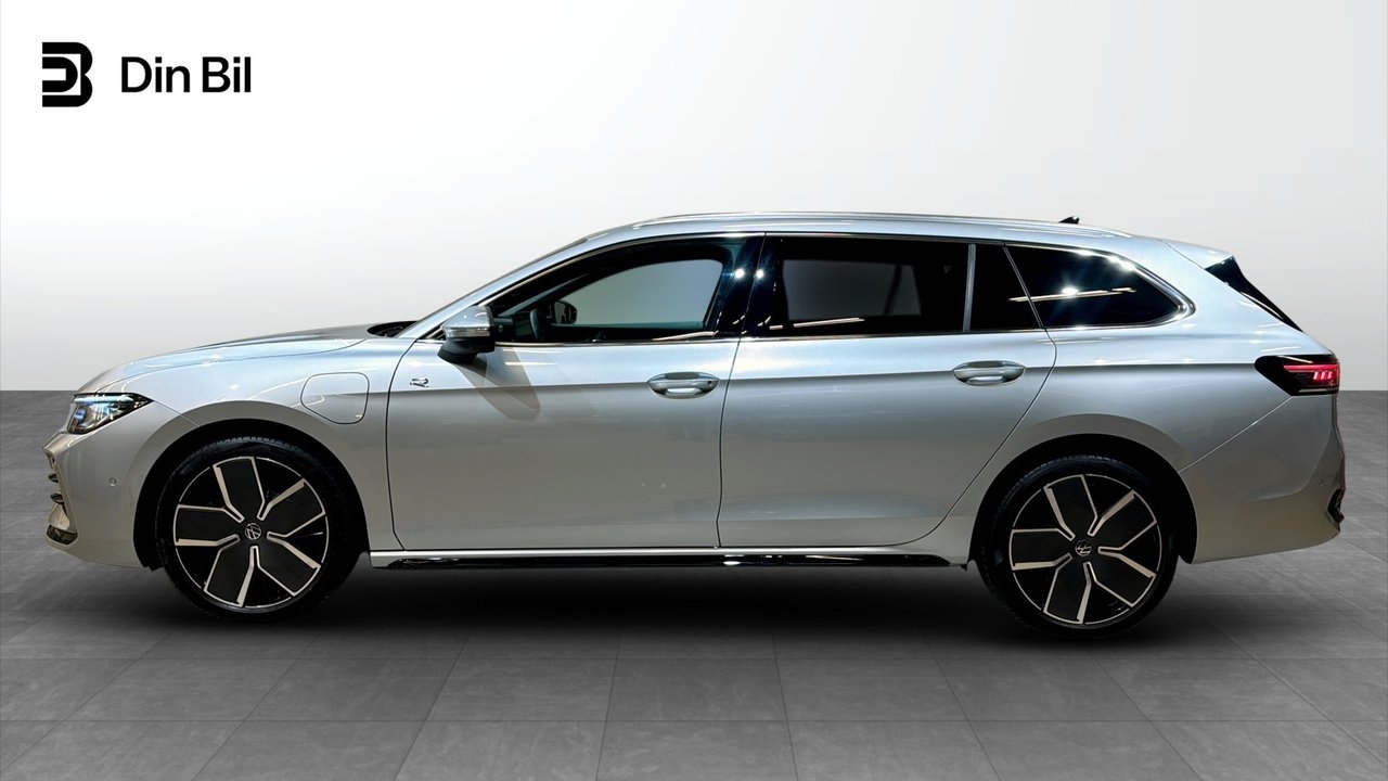 Volkswagen Passat 1.5 eHybrid R-Line 2026, bild 2/10