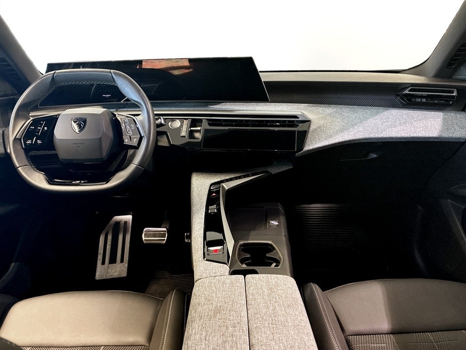 Peugeot 5008 1.2 Hybrid 145 GT 2025, photo 6/10
