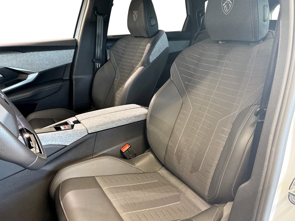 Peugeot 5008 1.2 Hybrid 145 GT 2025, photo 5/10