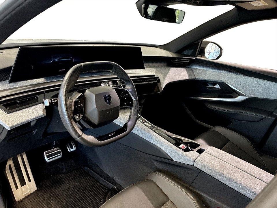 Peugeot 5008 1.2 Hybrid 145 GT 2025, photo 4/10