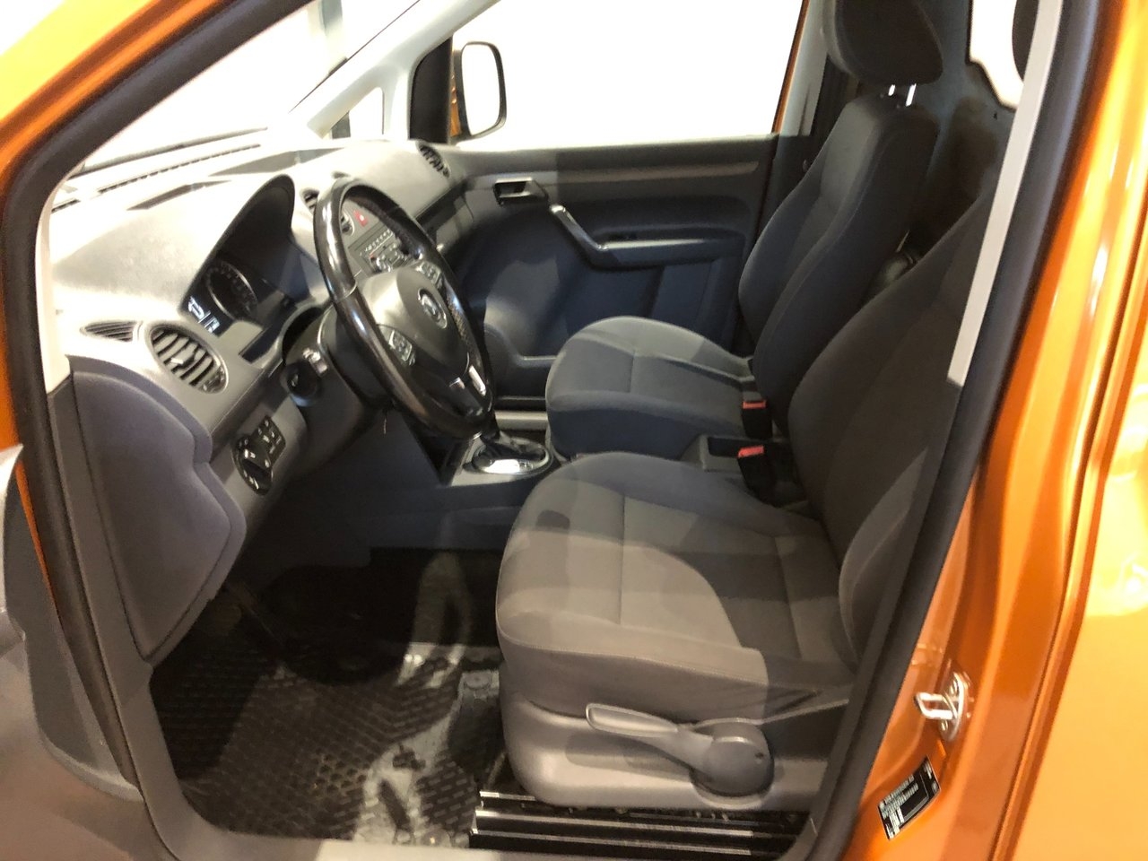 Volkswagen Caddy Cross 2.0 TDI 2014, kuva 6/9