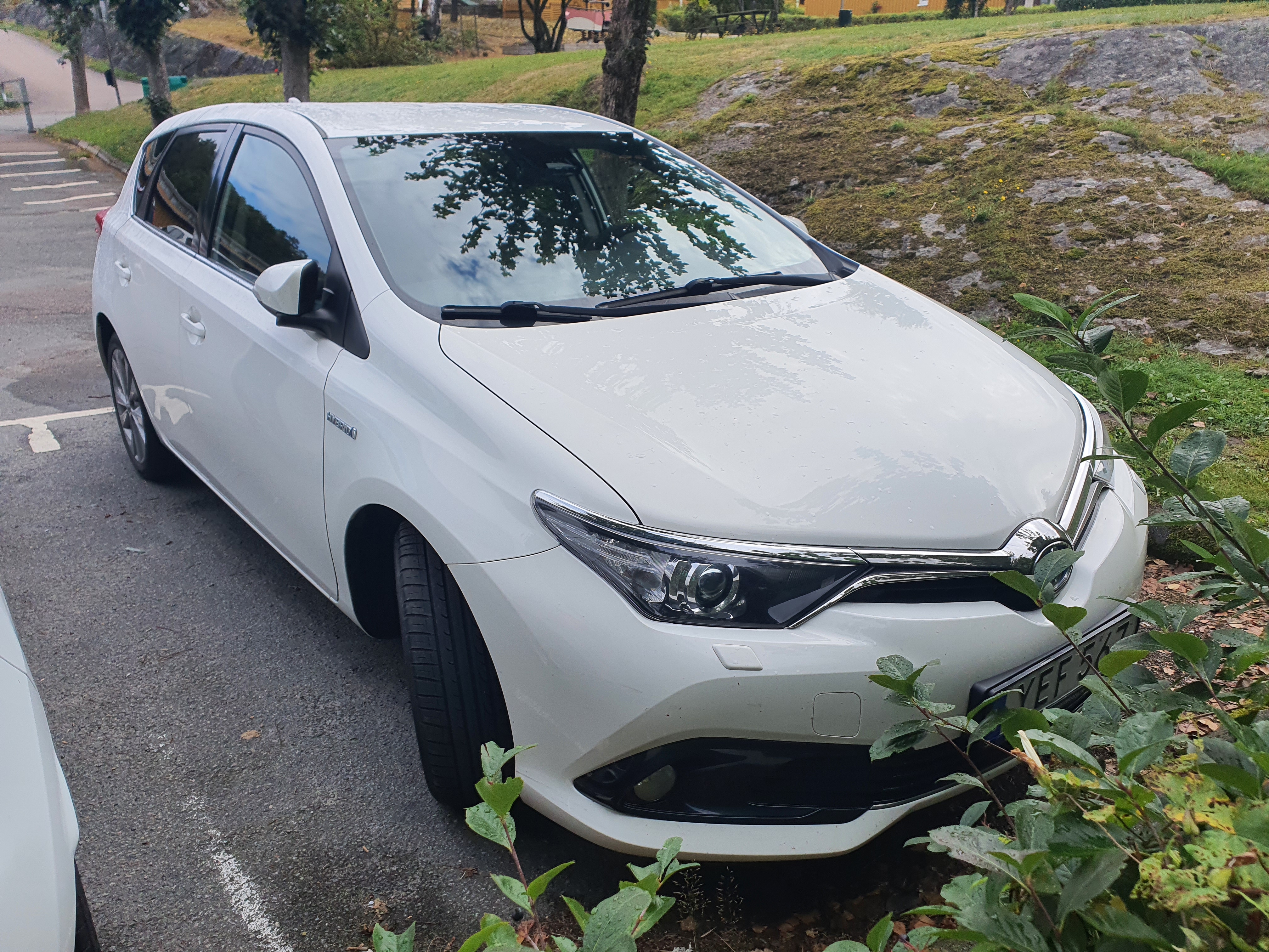 Toyota Auris 1.8 Hybrid 2016, bild 2/5