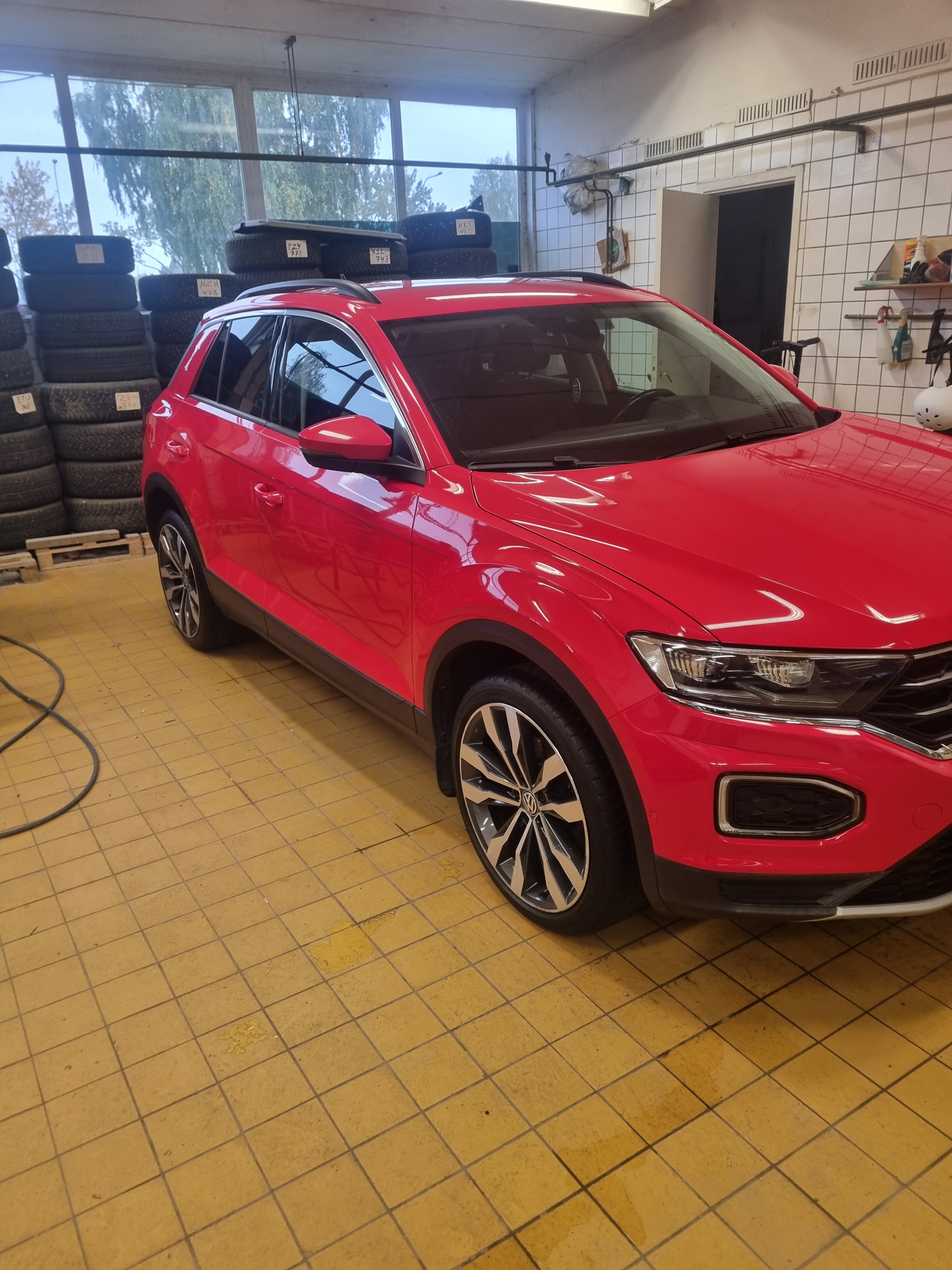 Volkswagen T-Roc 1.5 TSI 2020, photo 2/7