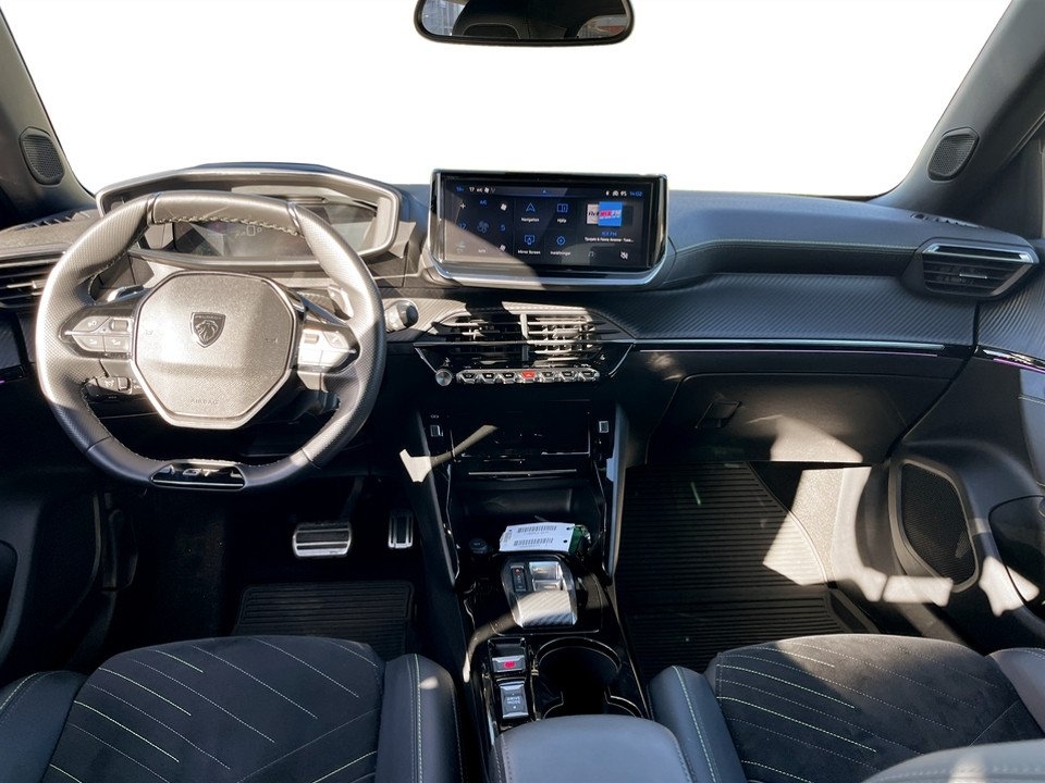Peugeot 2008 1.2 Hybrid 145 GT 2025, photo 6/10