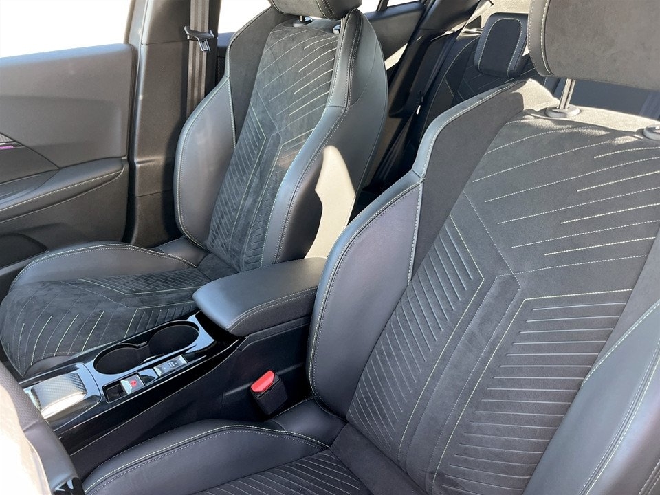Peugeot 2008 1.2 Hybrid 145 GT 2025, photo 5/10