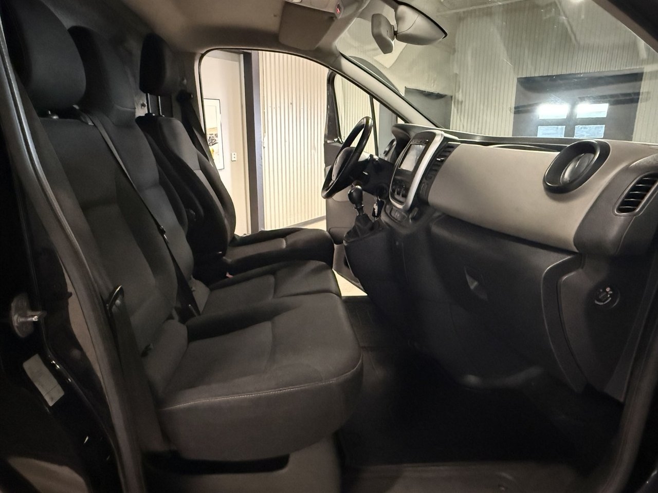 Renault Trafic dCi 140 2015, photo 8/8