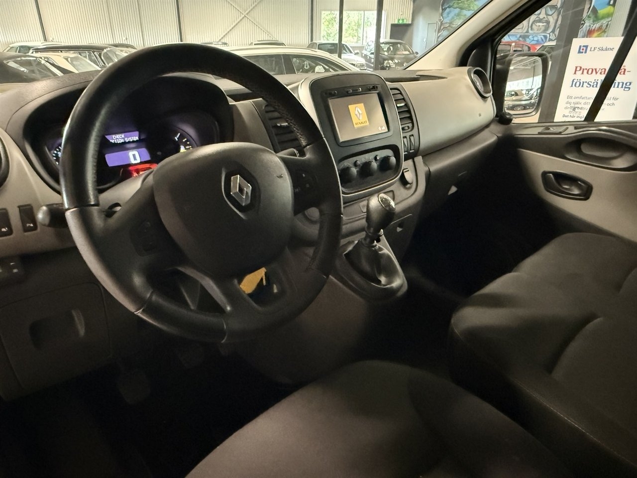 Renault Trafic dCi 140 2015, photo 7/8