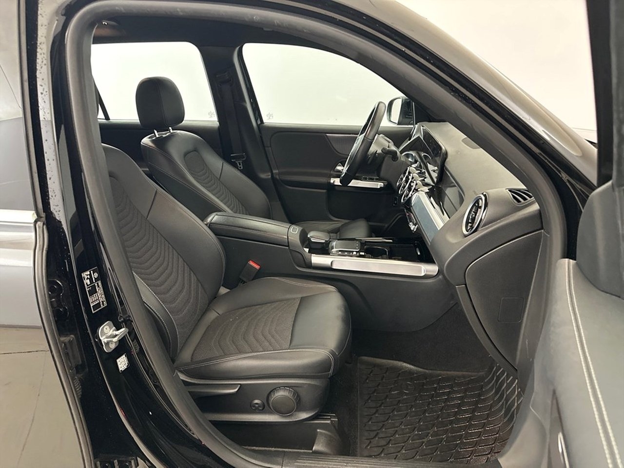 Mercedes-Benz GLB 2023, bild 7/10