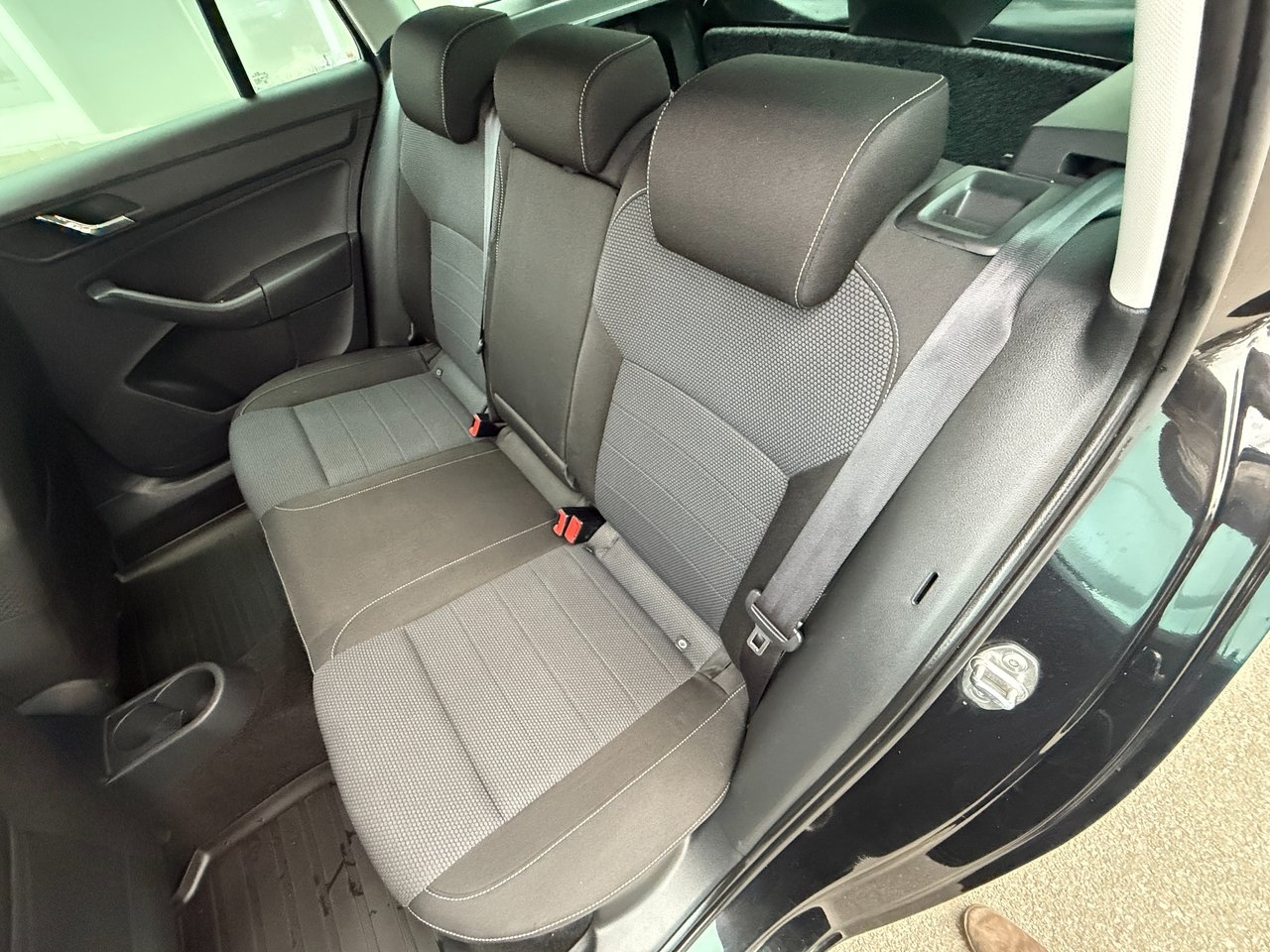 Skoda Rapid 2014, bild 9/10