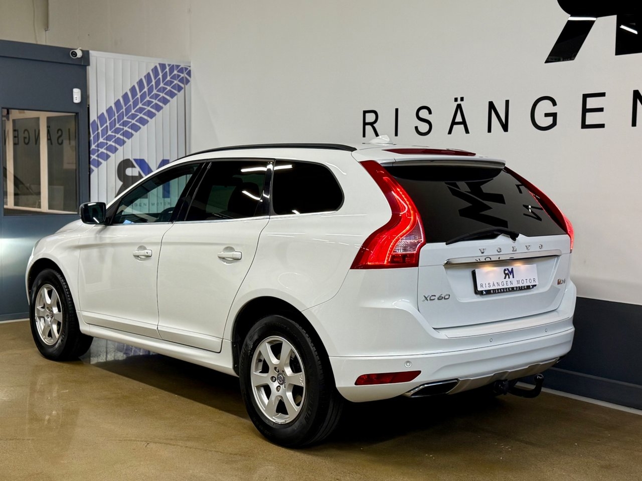 Volvo XC60 D4 Momentum Business Edition 2015, bild 3/10