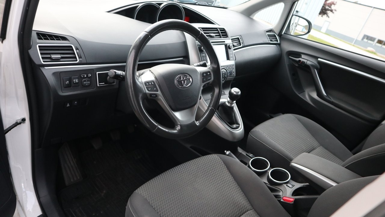 Toyota Verso 1.6 D-4D 2015, photo 3/10