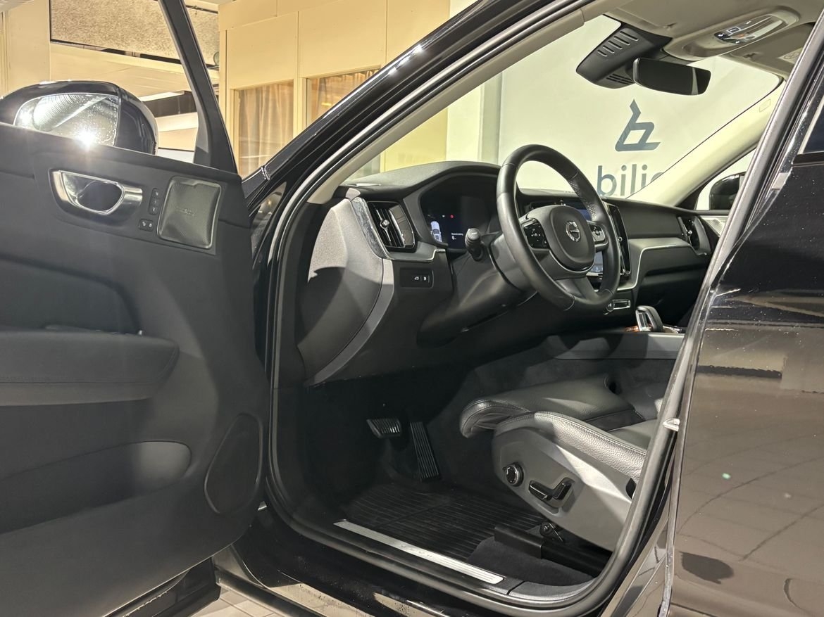 Volvo XC60 T6 Plus Dark 2025, bild 5/10