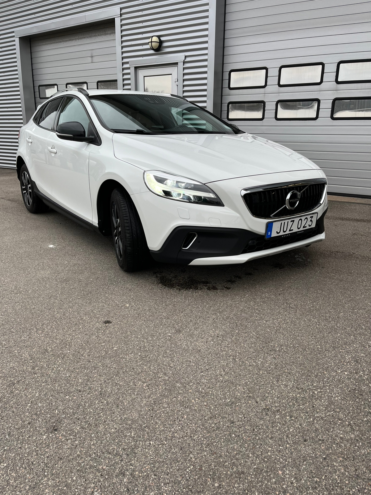 Volvo V40 Cross Country T3 2019, bild 2/6
