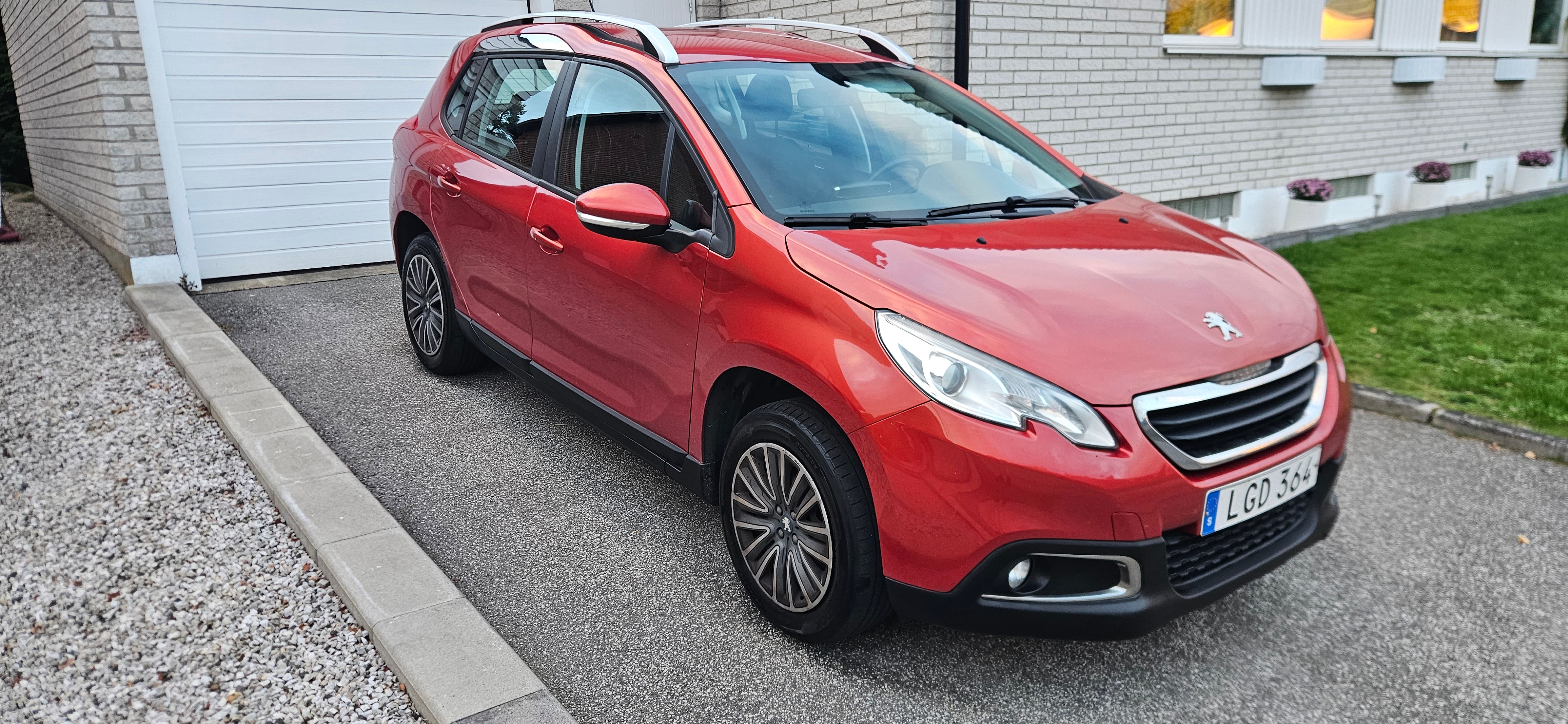 Peugeot 2008 PureTech 82 2015, kuva 2/5