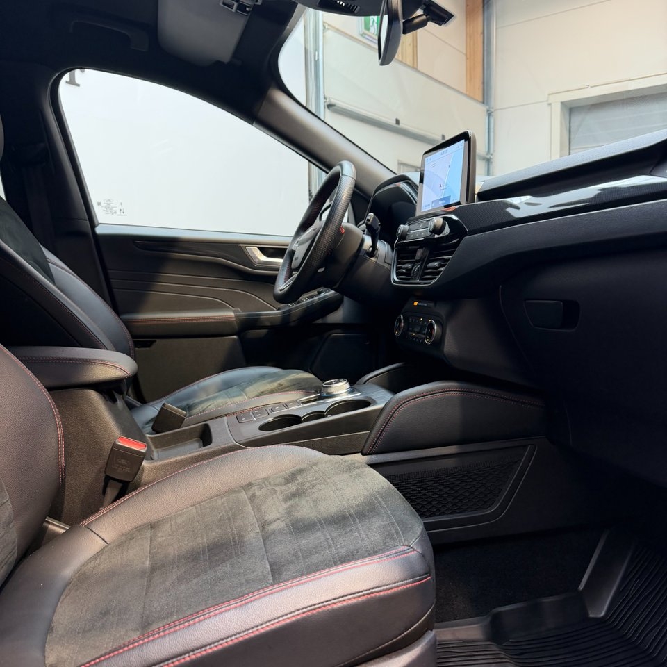 Ford Kuga 2.5 Plugin-Hybrid ST-Line 2023, kuva 11/12