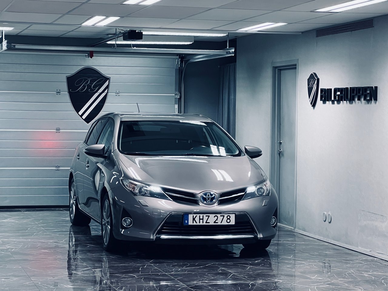 Toyota Auris 1.8 Hybrid 2014, bild 2/10