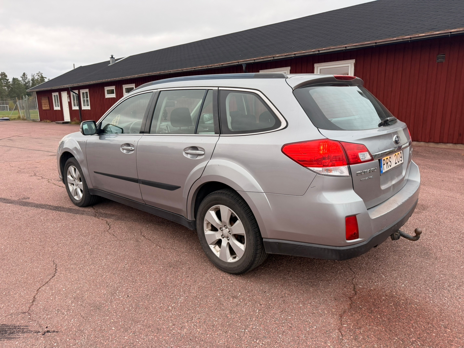Subaru Outback 2.0D 2010, bild 2/9
