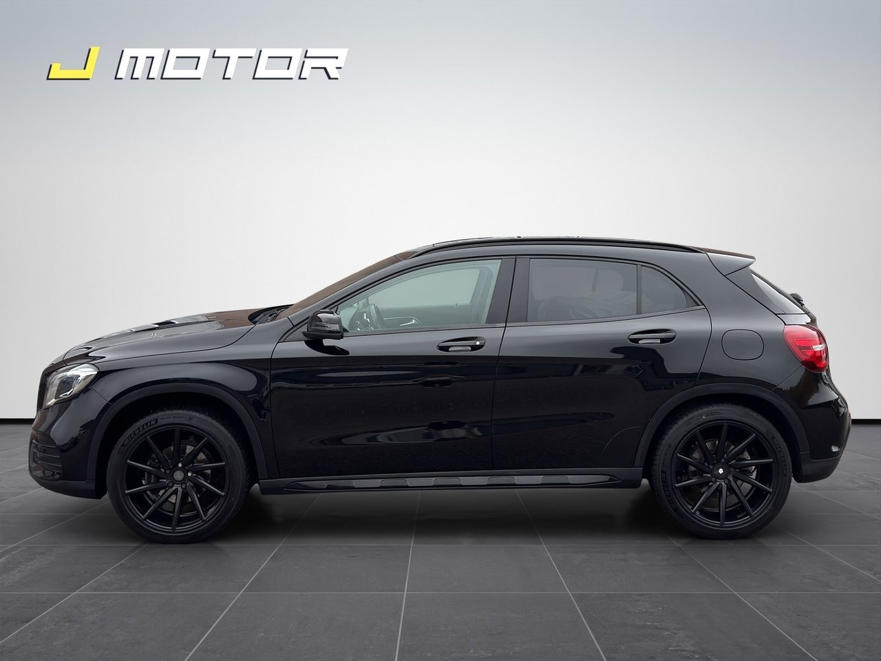 Mercedes-Benz GLA 200 7G AMG Line 2019, bild 2/10