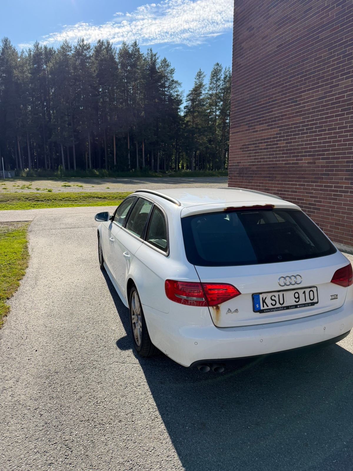 Audi A4 2.0 TDI 2011, bild 4/5