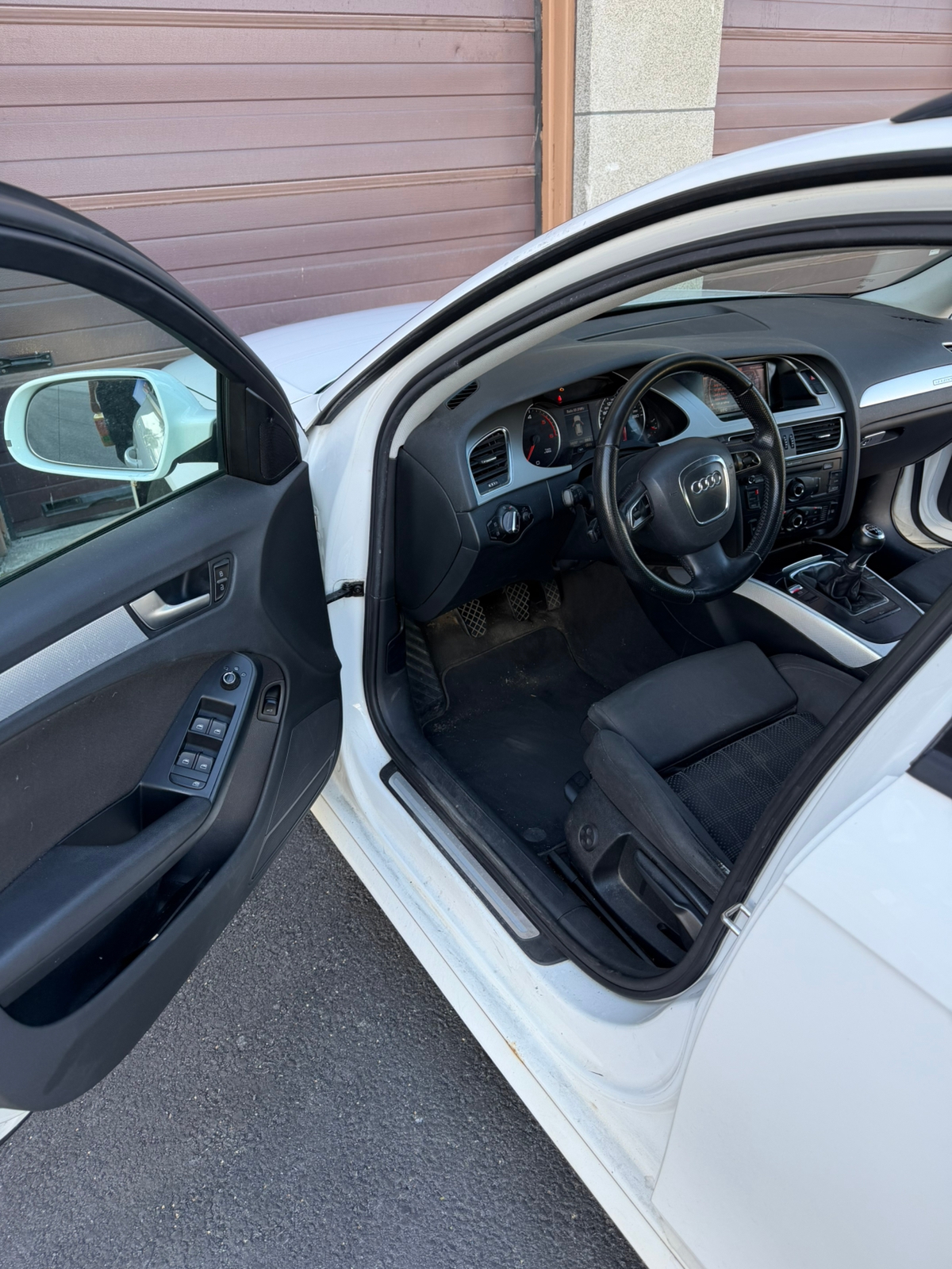 Audi A4 2.0 TDI 2011, bild 5/5