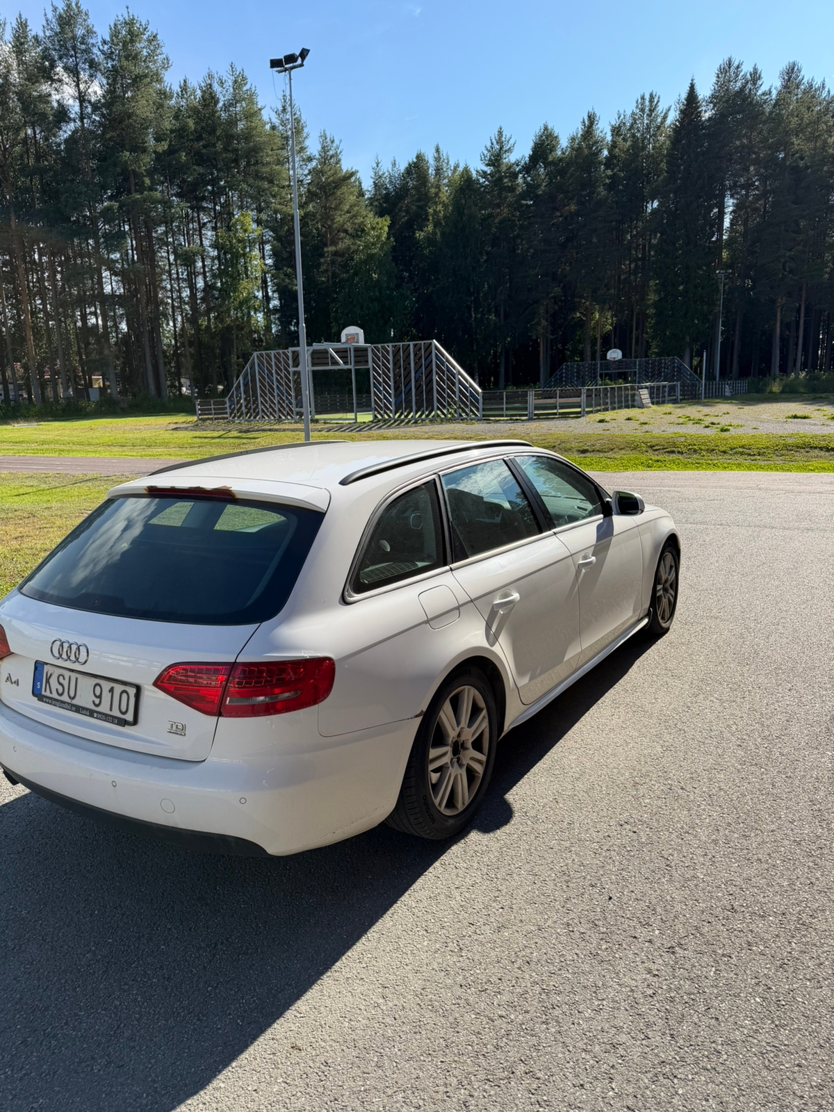 Audi A4 2.0 TDI 2011, bild 3/5