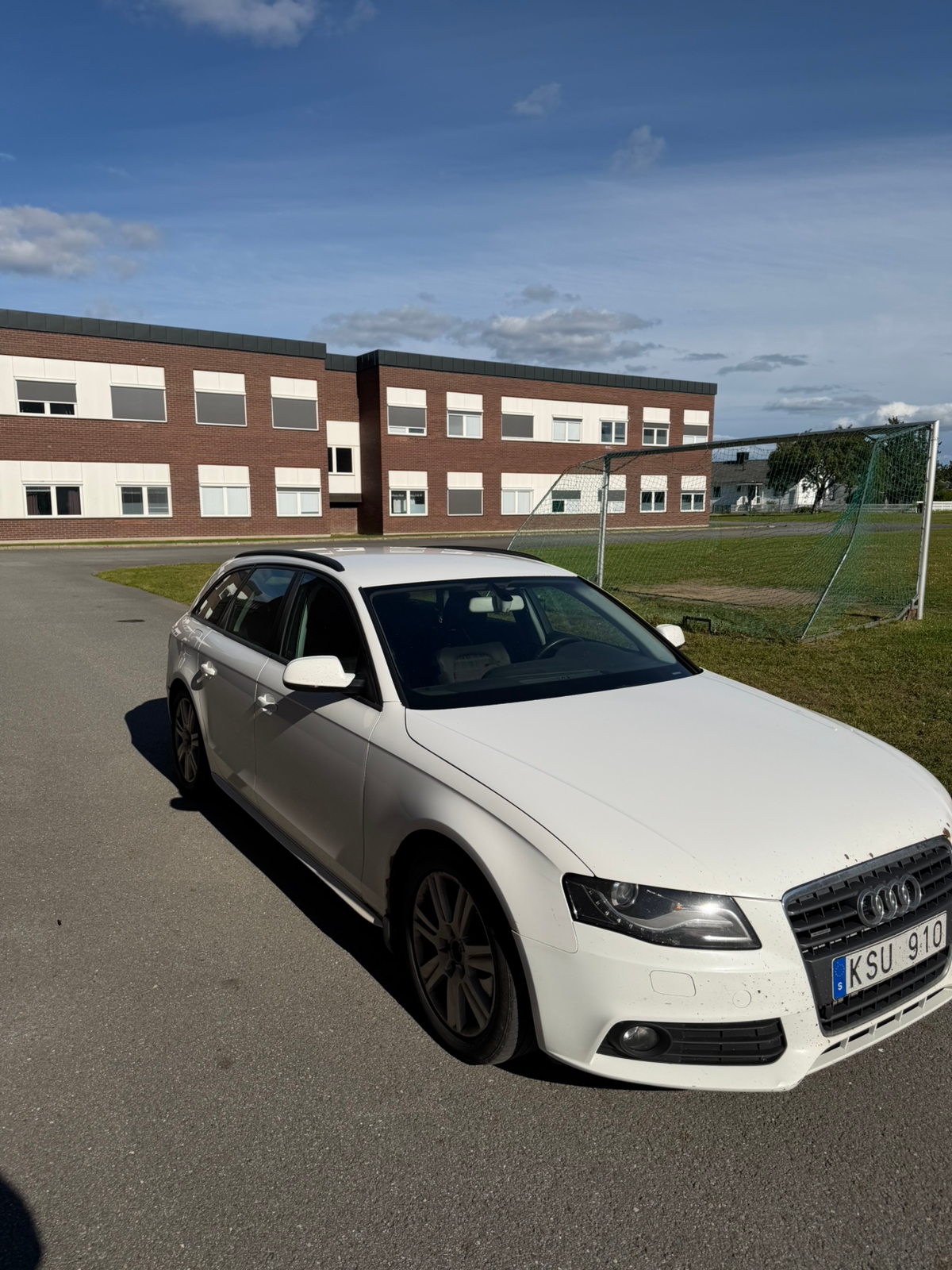 Audi A4 2.0 TDI 2011, bild 2/5