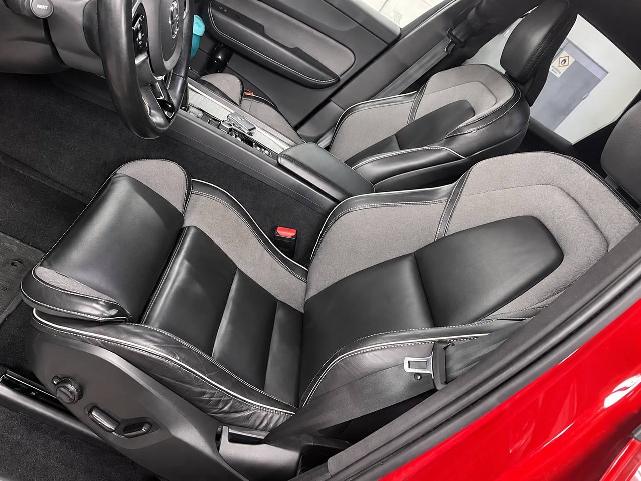 Volvo XC60 B4 Diesel R Design 2021, bild 5/6