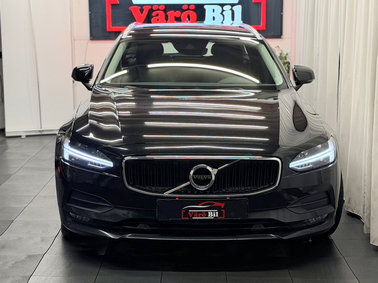 Volvo V90 D4 Momentum Advanced 2020, kuva 3/10