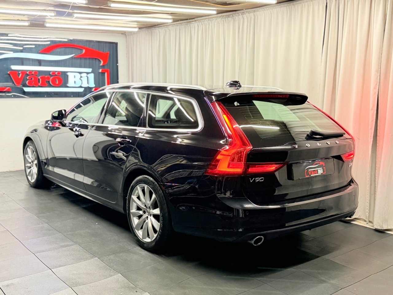 Volvo V90 D4 Momentum Advanced 2020, kuva 2/10