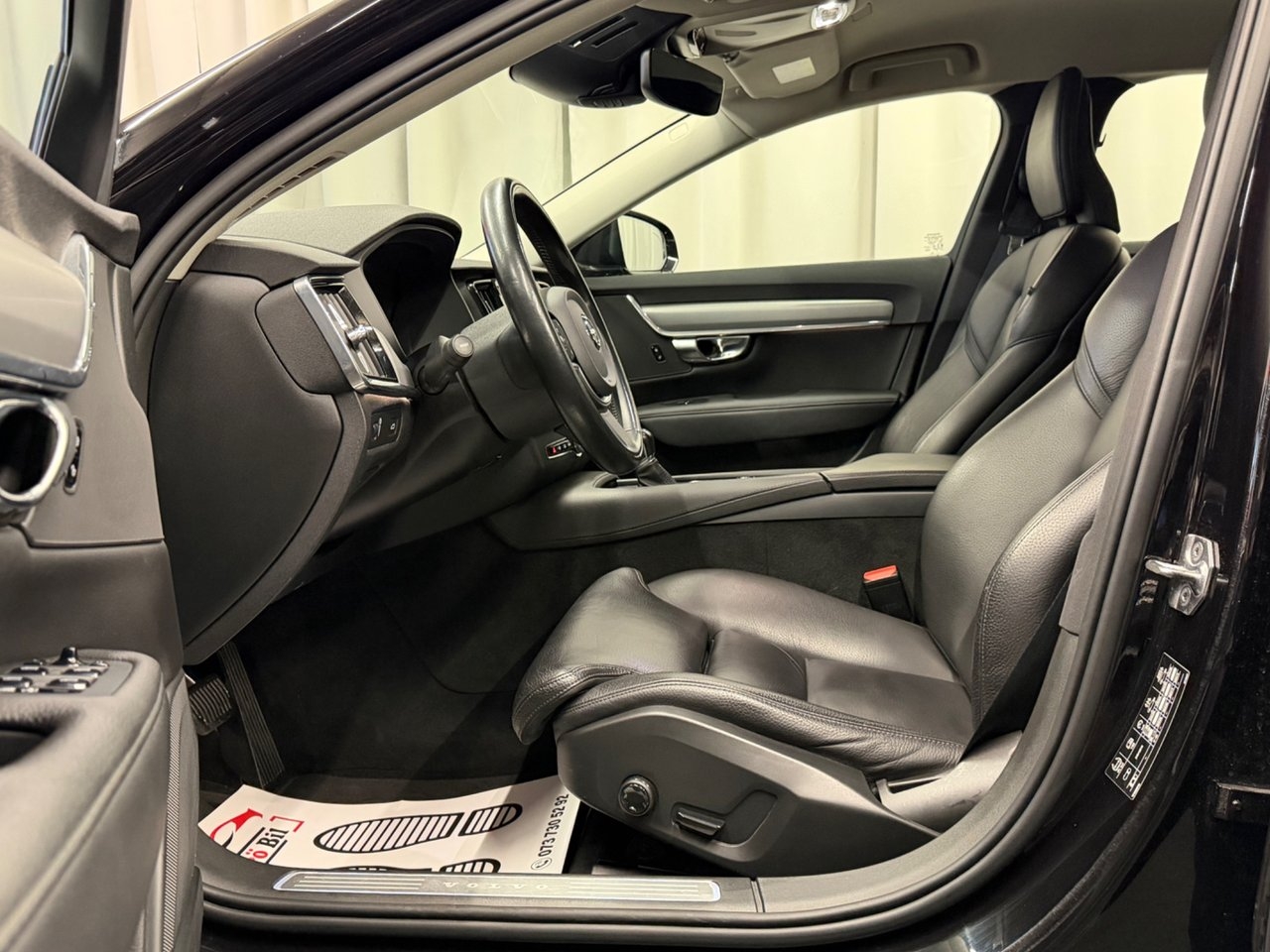 Volvo V90 D4 Momentum Advanced 2020, kuva 6/10