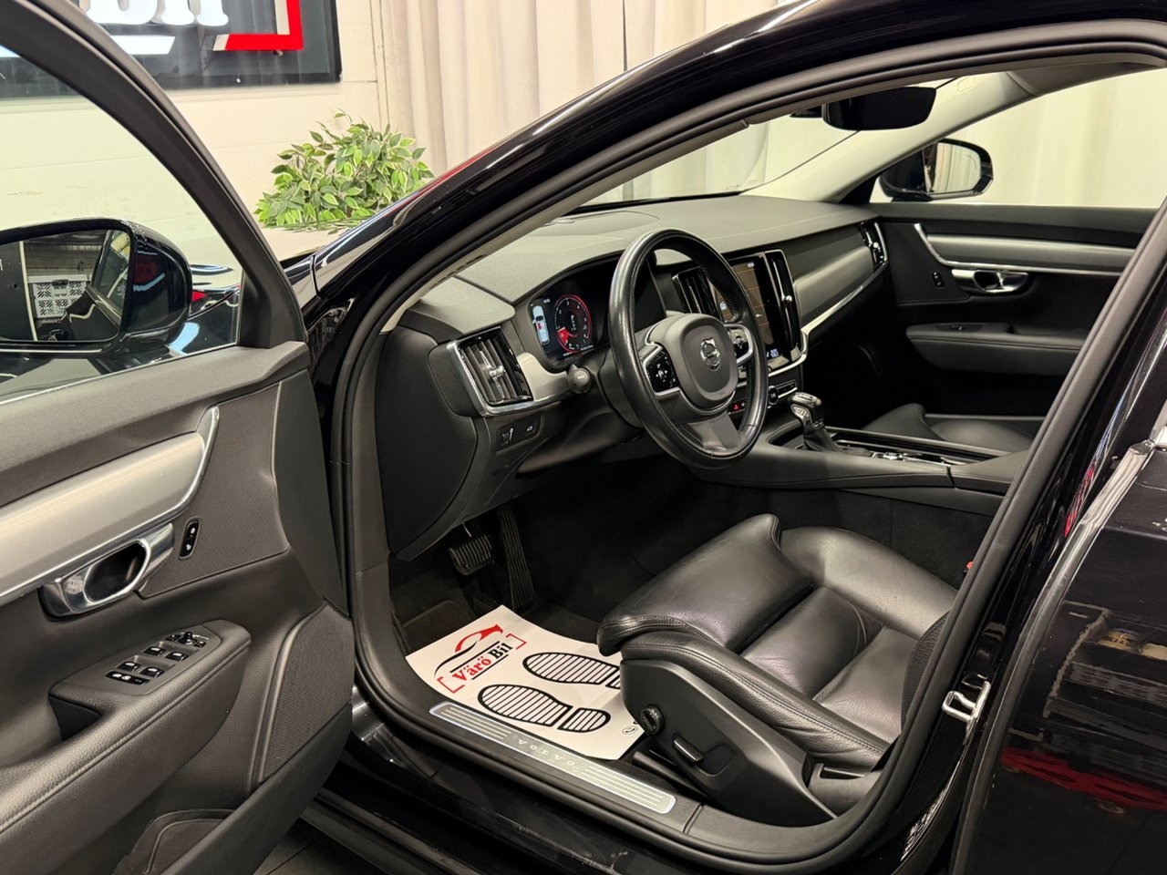 Volvo V90 D4 Momentum Advanced 2020, kuva 7/10