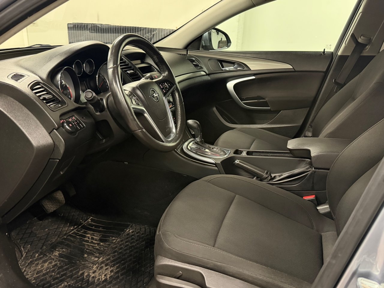 Opel Insignia 2.0 Turbo Edition Drag 2009, bild 6/10