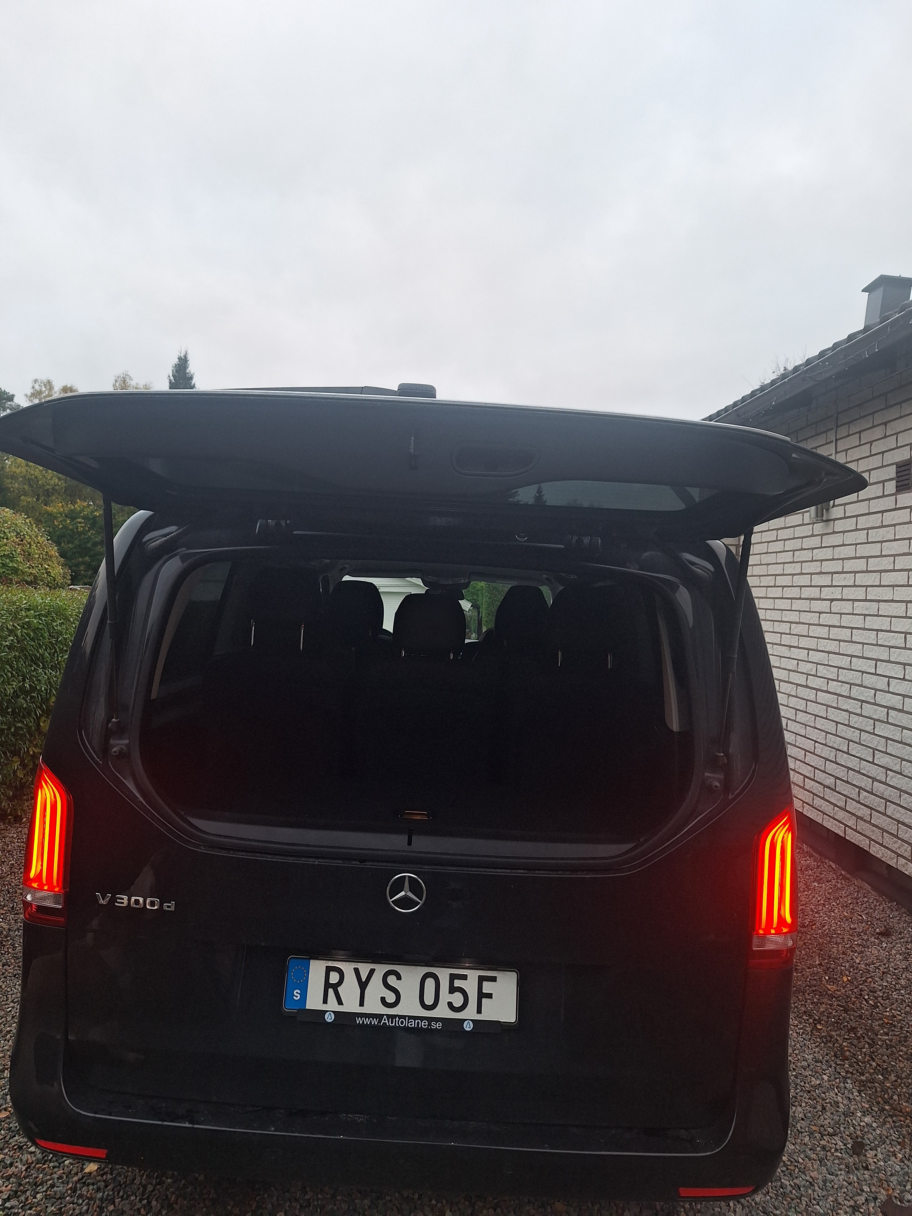 Mercedes-Benz V 300 d 3.1t 2.0 9G-Tronic 2020, bild 4/10