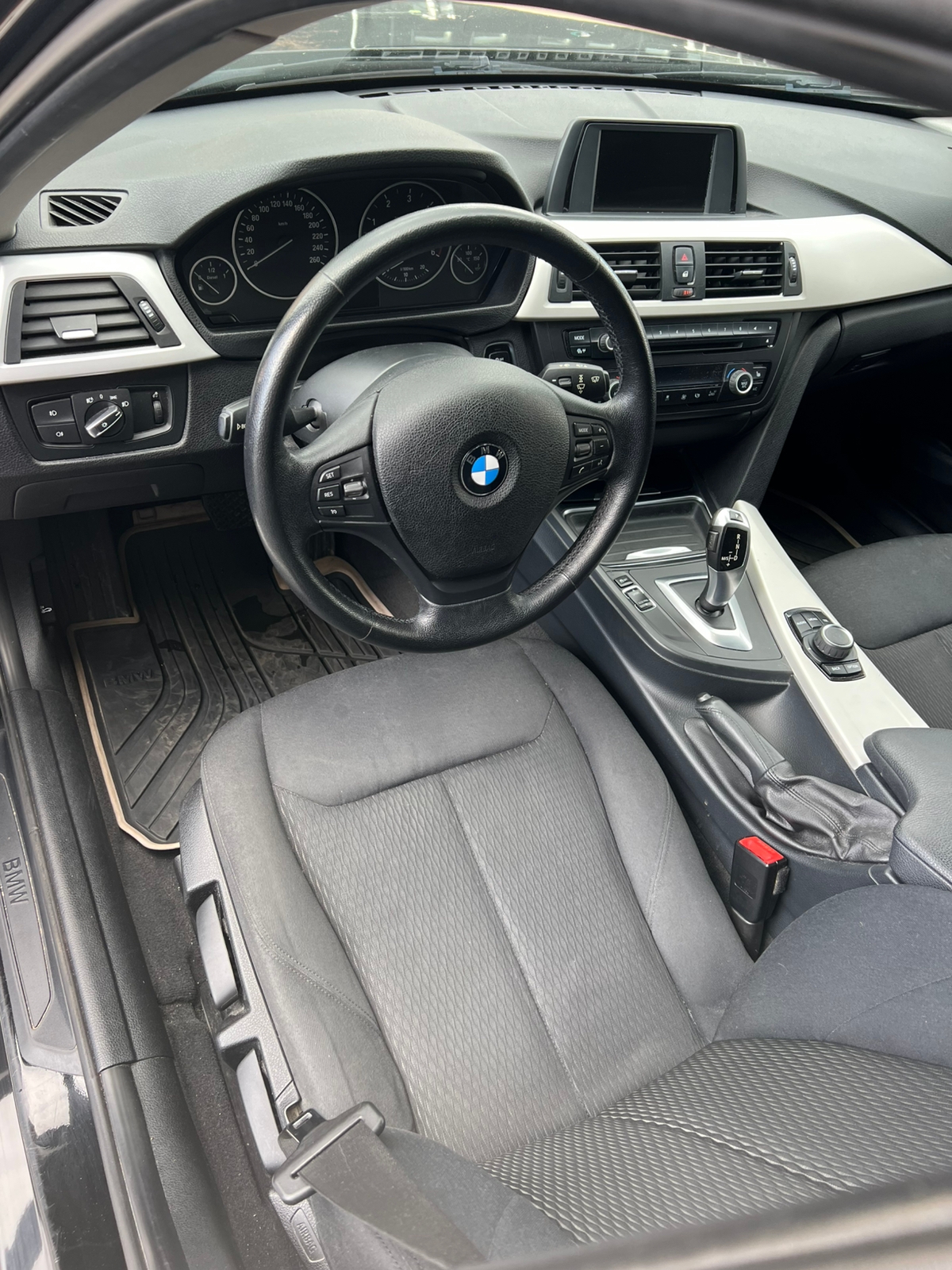BMW 318d 2013, bild 6/9