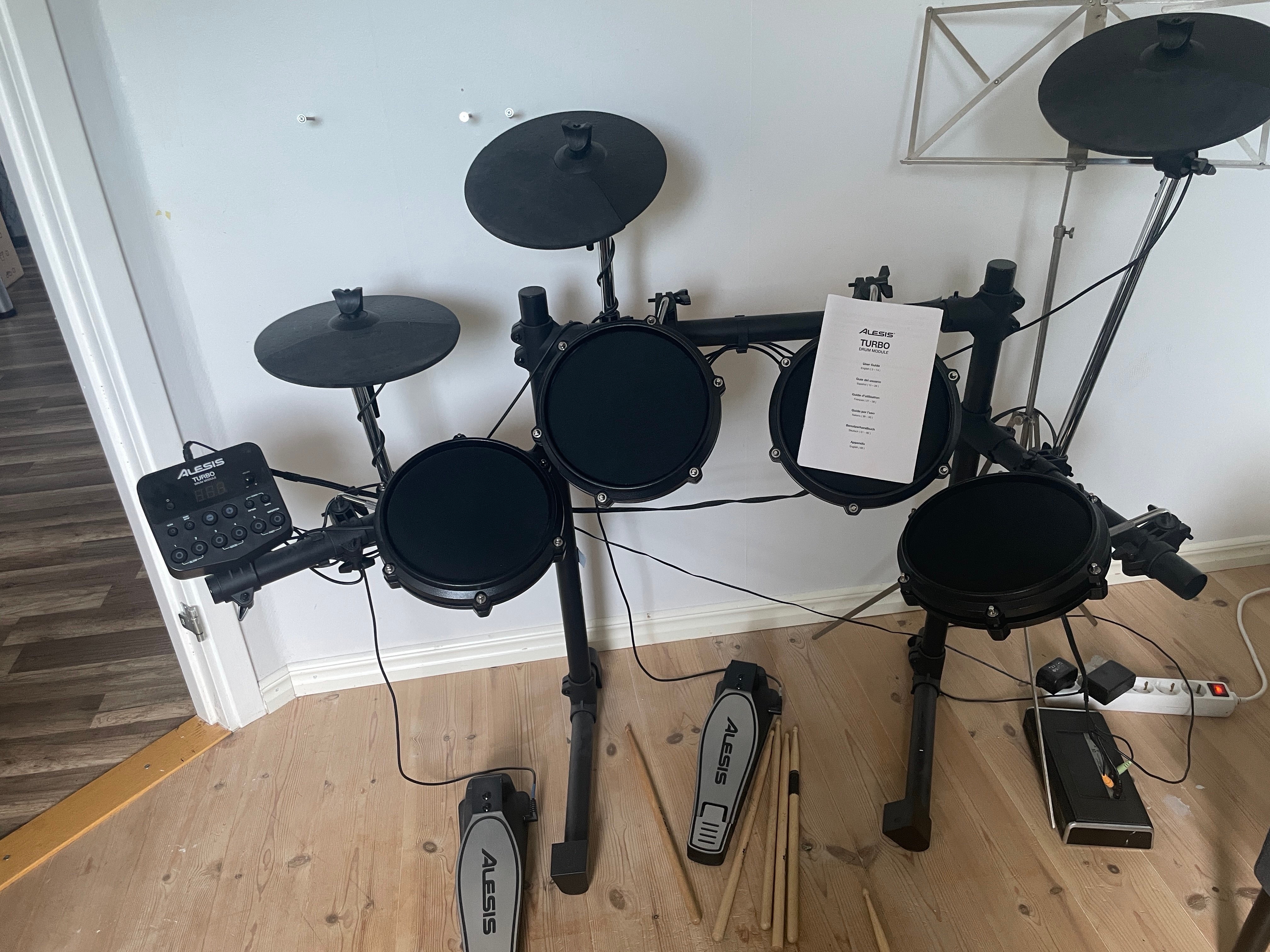 Alesis turbo mesh elektroniskt trumset svart