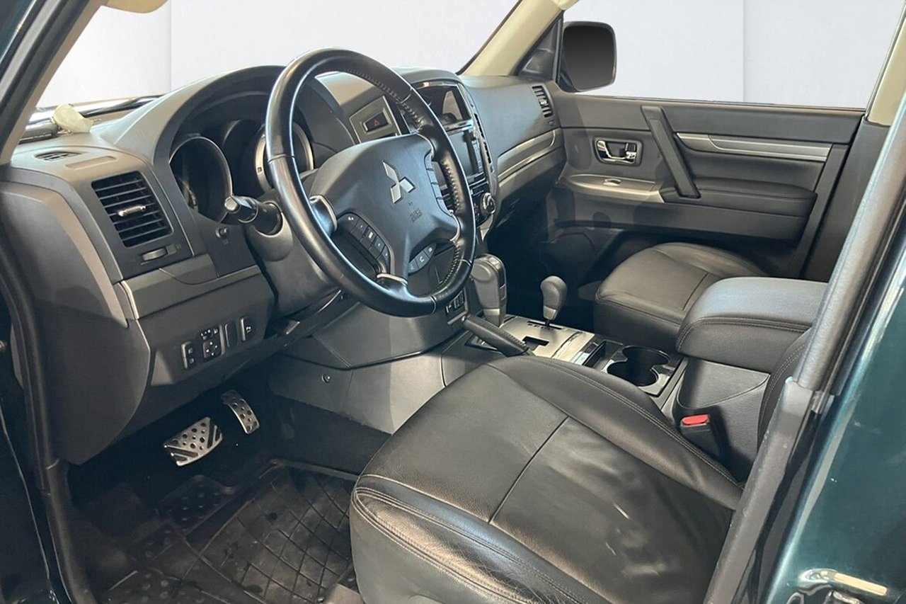 Mitsubishi Pajero 3.2 DI-D 2015, bild 7/10