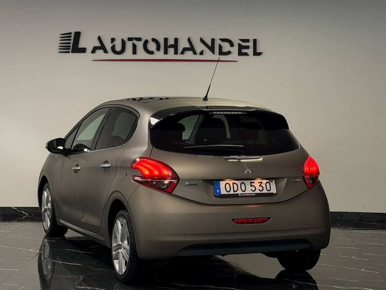 Peugeot 208 1.2 PureTech 82 2016, photo 4/10