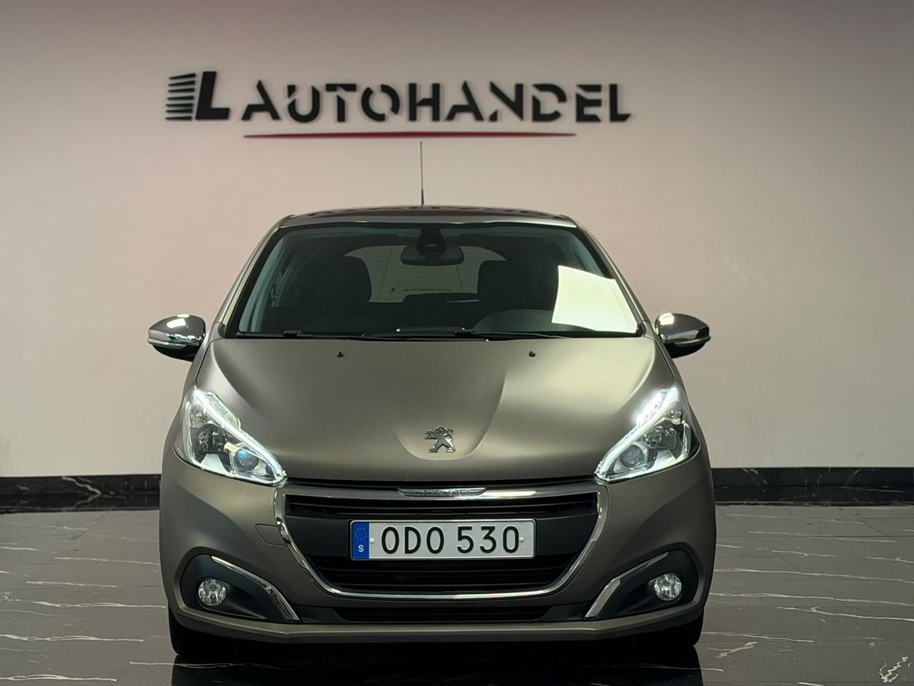 Peugeot 208 1.2 PureTech 82 2016, photo 2/10